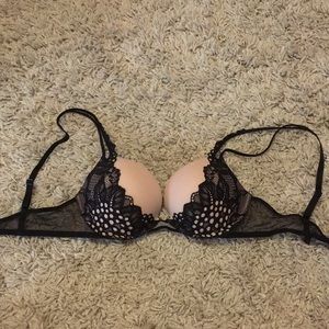 Victoria’s Secret Black & Nude Push-up bra 34C